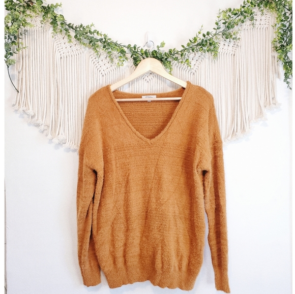 Roolee Sweaters - Polagram Roolee Burnt Orange Eyelash Knit V Neck Fuzzy Sweater sz S